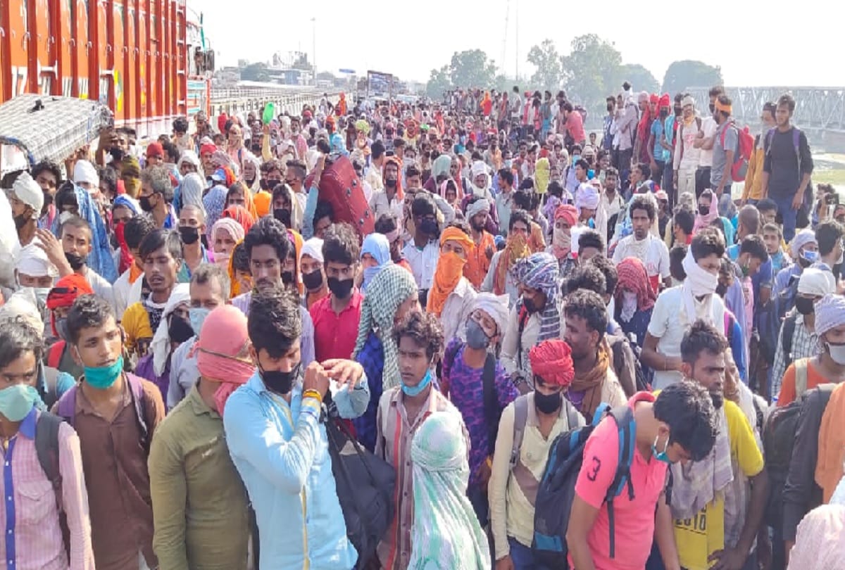 Hapur police chased away hundreds of workers going home
