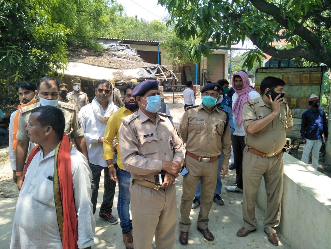 Priests injured in the fight broke down, tension again in Jawanshipur