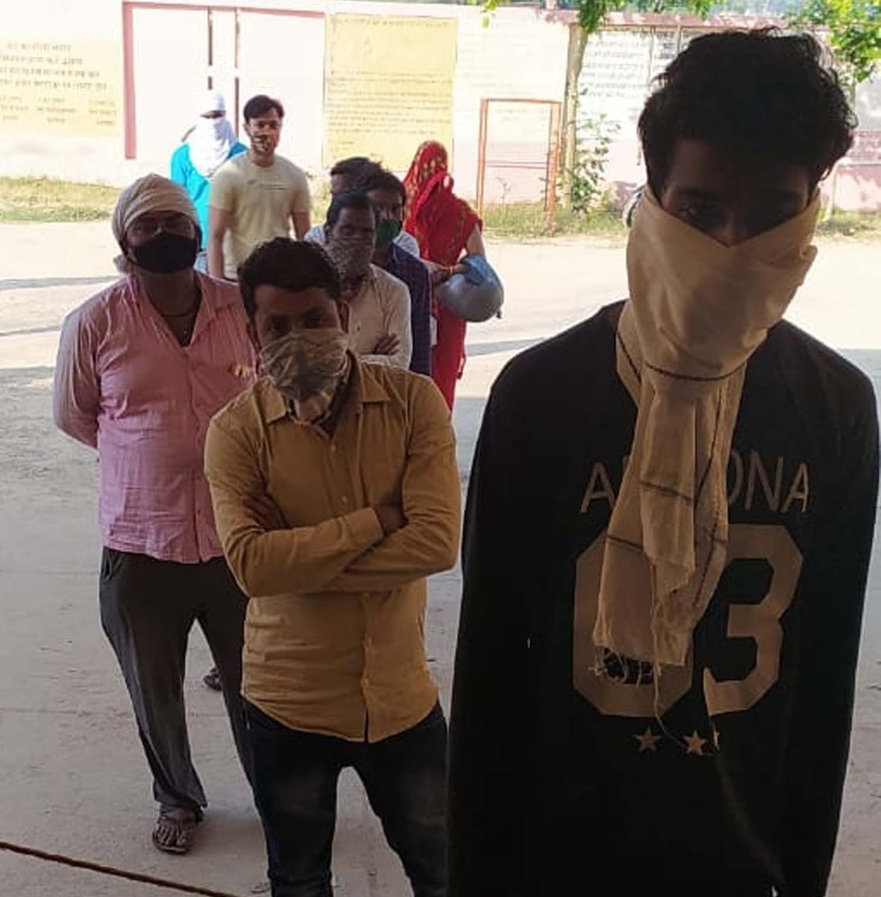 425 people from gujarat mubai arrived in district sent home after investigation