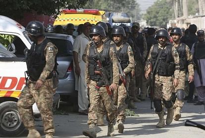 Suicide Bomber Attacks security convoy in northwest Pakistan killing 9 soldiers news updates