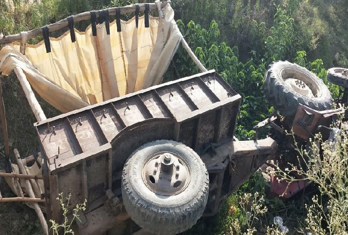 two brothers died after tractor-trolley fell in Chambal Canal in agra