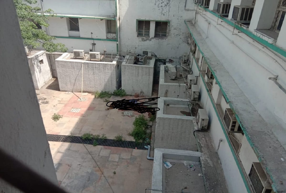 Delhi 23 year old girl allegedly commits suicide as she was in shock of her mother death from cancer