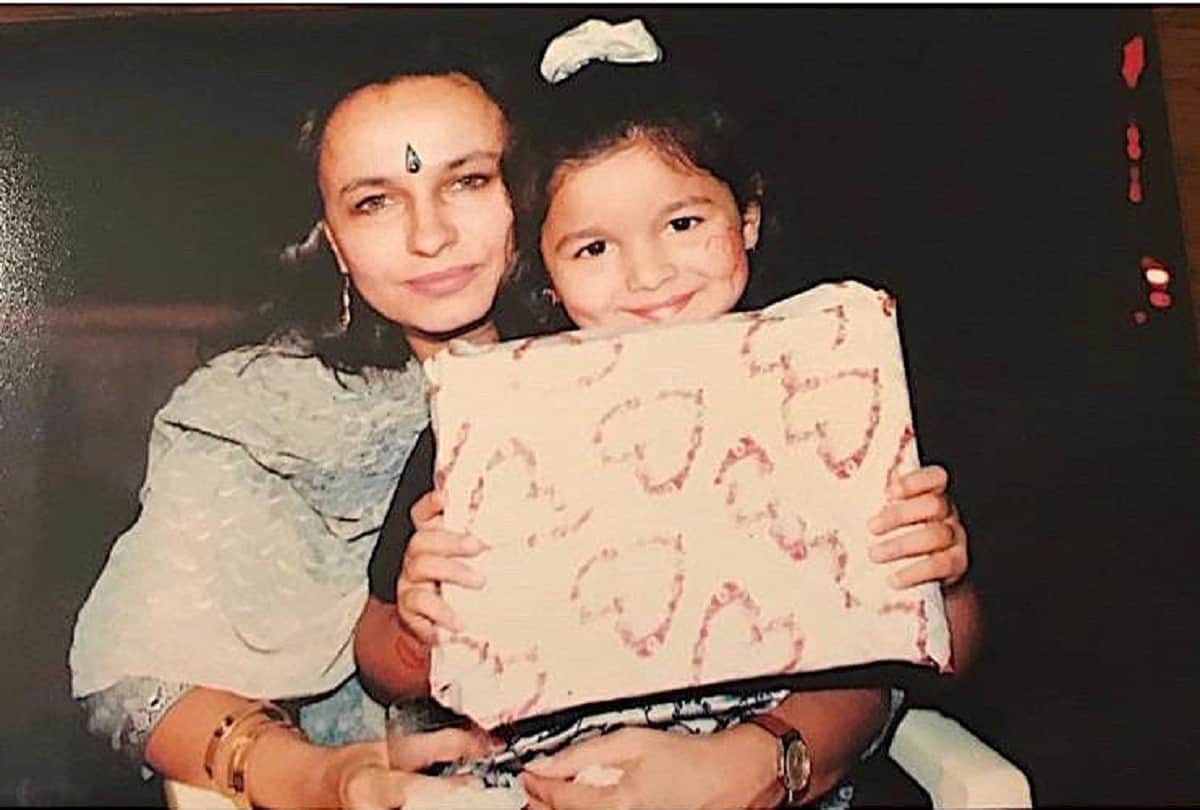 mothers day 2020 amir khan sonam kapoor janhvi kapoor arjun kapoor alia bhatt shraddha kapoor anushka sharma childhood photo with mother