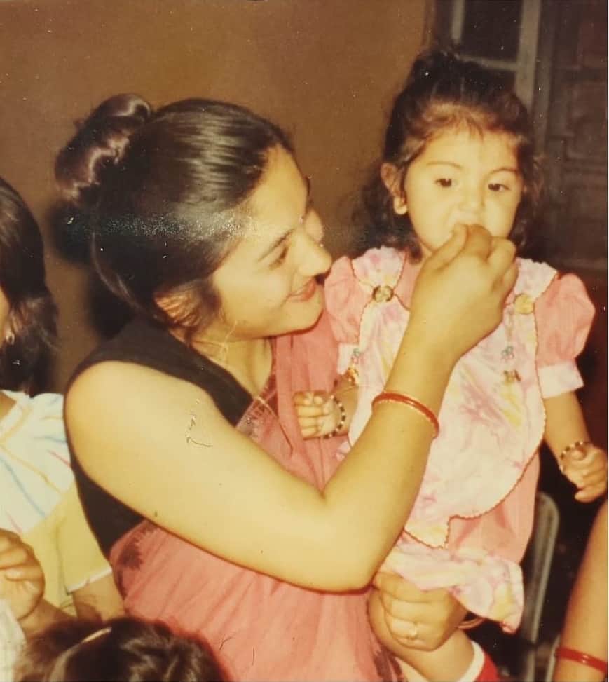 mothers day 2020 amir khan sonam kapoor janhvi kapoor arjun kapoor alia bhatt shraddha kapoor anushka sharma childhood photo with mother