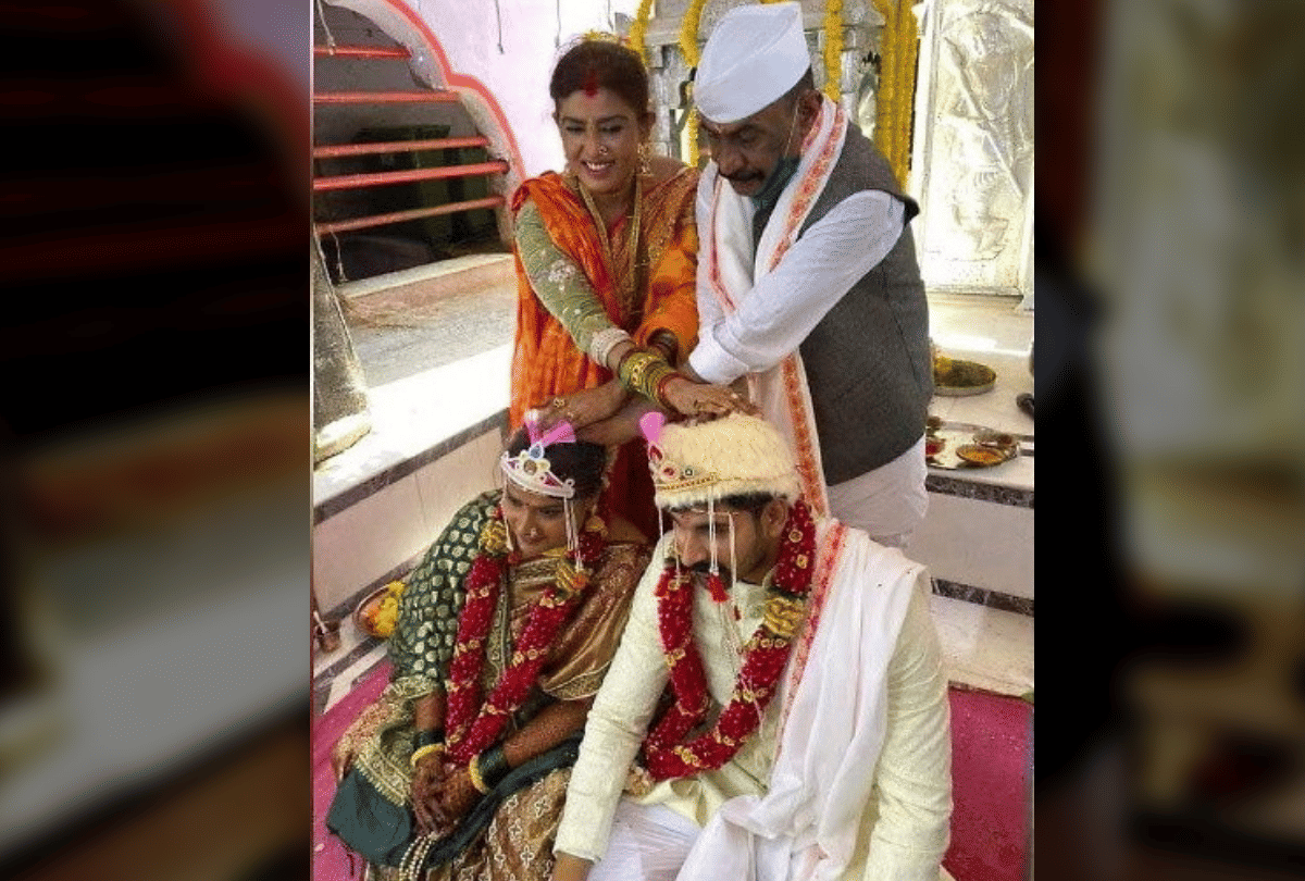 Arun Gawli reached his daughter Yogita Gawli marraige with Akshay Waghmare in lockdown