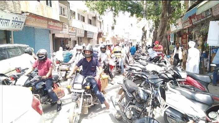 Despite the opening of half the shops, there was a huge crowd in the market, jammed