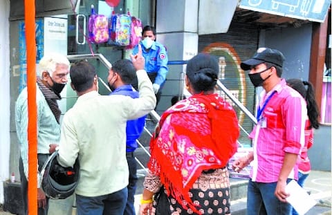 Increased congestion in markets, lockdown breaking
