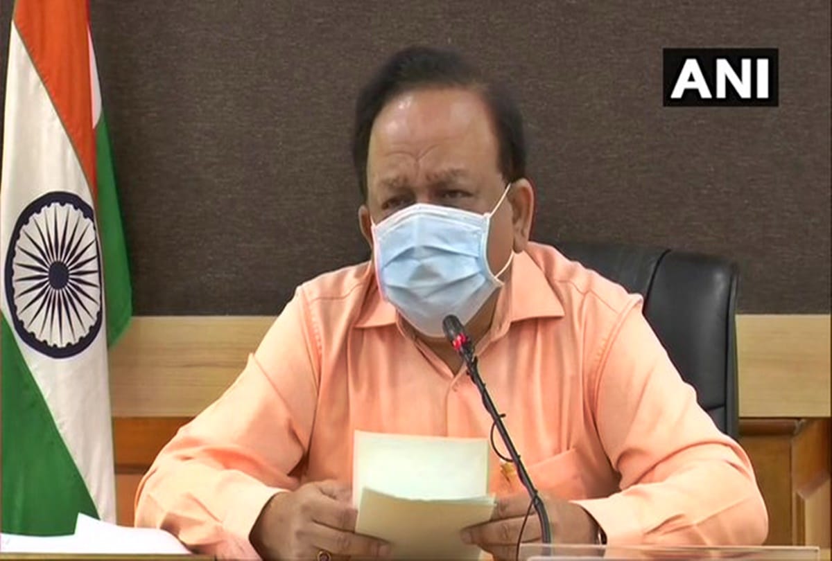 Covid-19 : health minister Harsh Vardhan admits the country has reached the level of community transmission