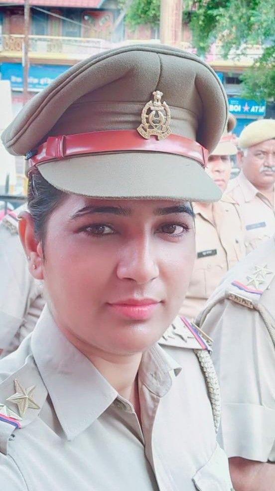 Hathras: Corona warrior: Mamta Singh, who is seven months pregnant, is doing duty with greatness