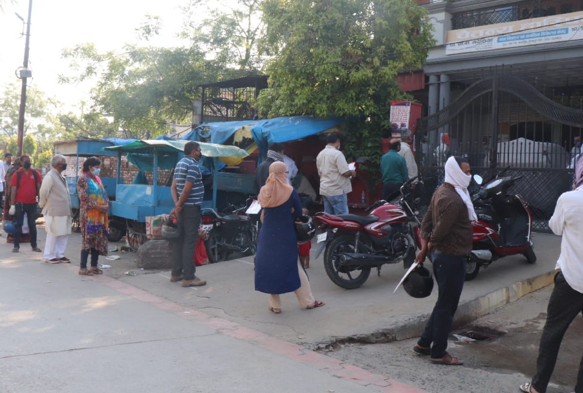 Administration will permite open another shops after a few day due to crowd during lockdown 3.0 in gorakhpur