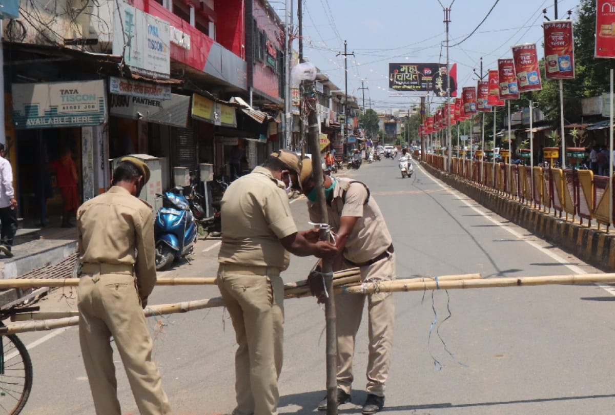Police strictly closed shop opening on without permission during lockdown in gorakhpur