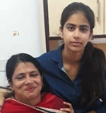 Daughter Anshika's smile gives energy to the mother