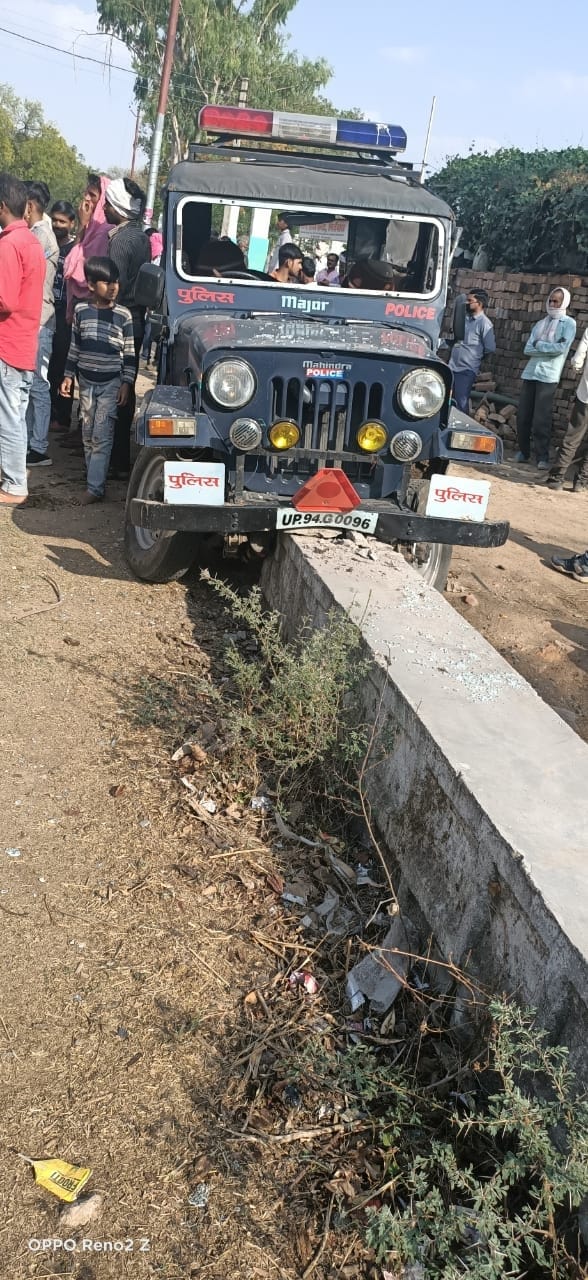 Accused take police van accident