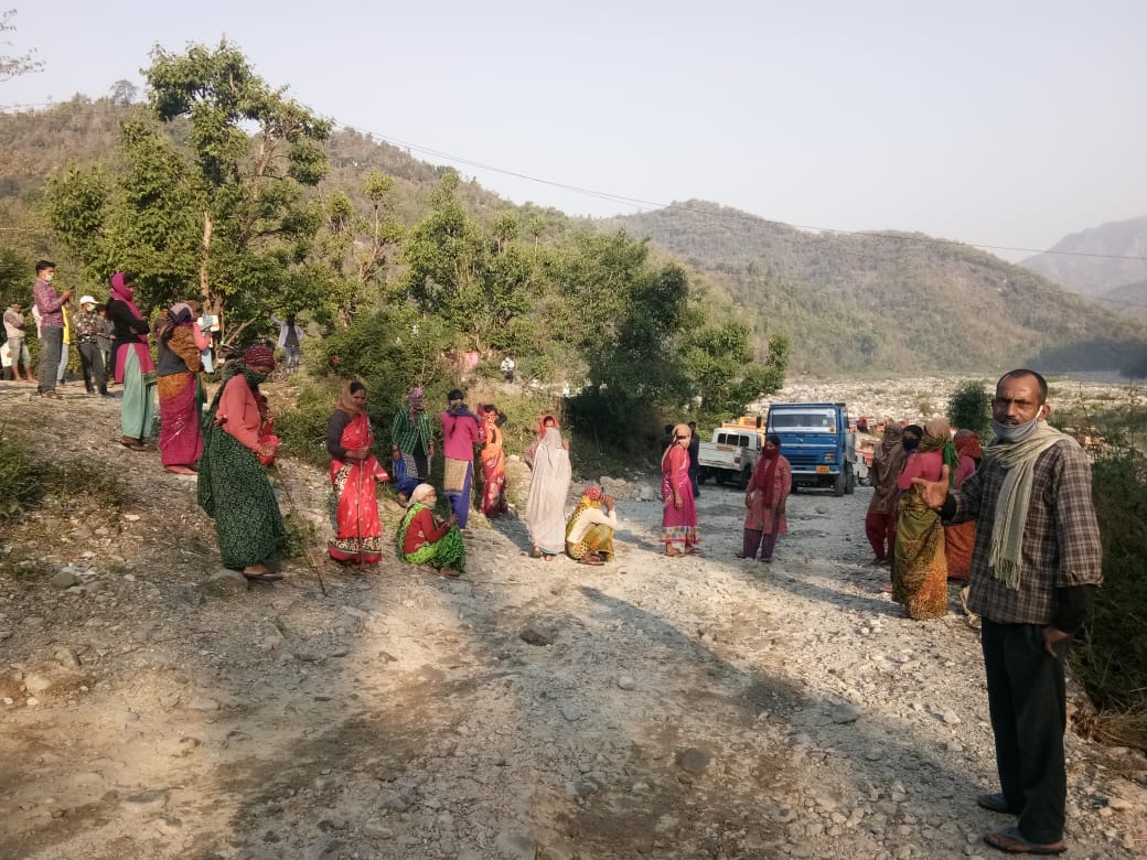 Bheemtal : fear of coronavirus infection people protest of mining