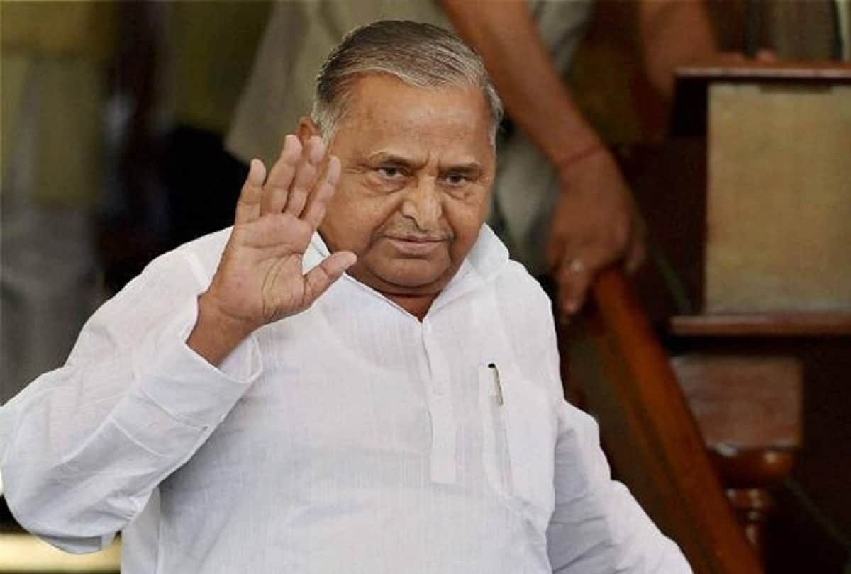 Main Mulayam Singh Yadav Film on Politician Family Wife Sadhna Gupta Akhilesh Yadav political Career Life