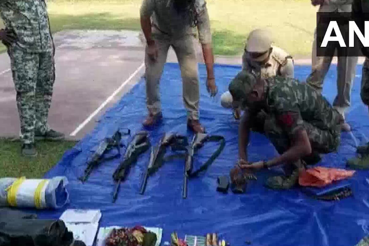 Police Sub Inspector lost his life 4 naxals killed in an encounter AK-47 rifle 1 SLR weapon recovers from them