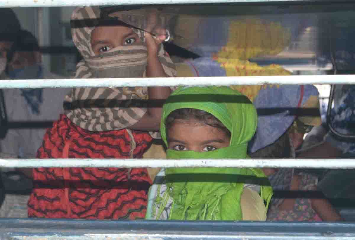 farrukhabad : Labor train arrived with 1201 laborers from Gujarat to Farrukhabad