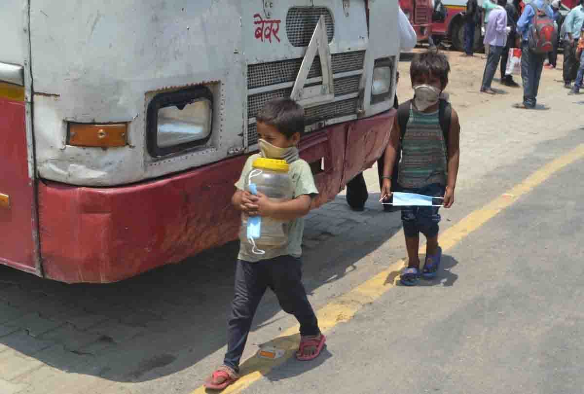 farrukhabad : Labor train arrived with 1201 laborers from Gujarat to Farrukhabad