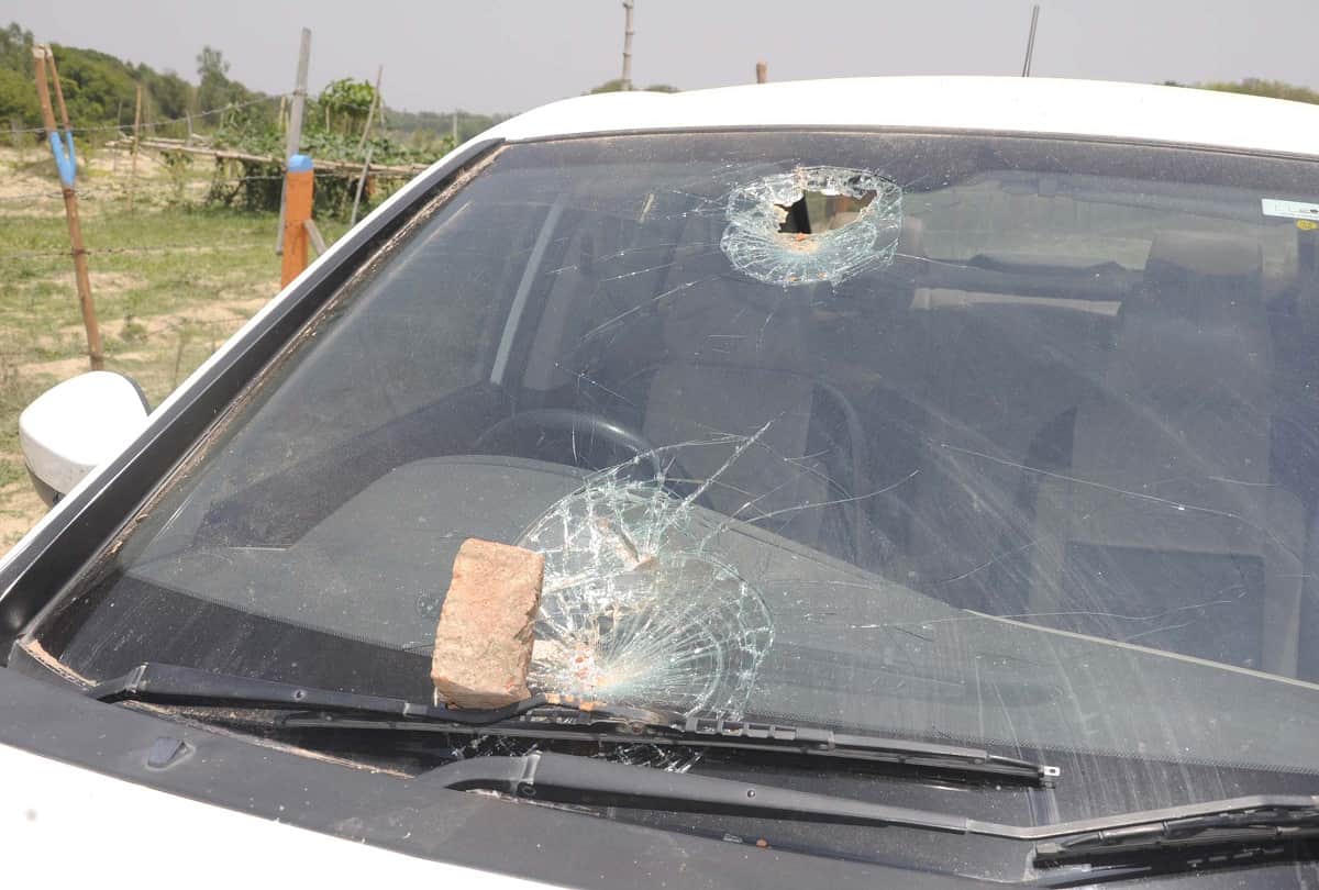 Pratapgarh: Two factions were gunned down in a dispute over plotting of land, death of property dealer