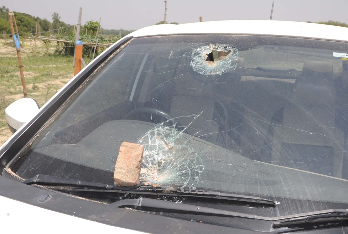 Pratapgarh: Two factions were gunned down in a dispute over plotting of land, death of property dealer