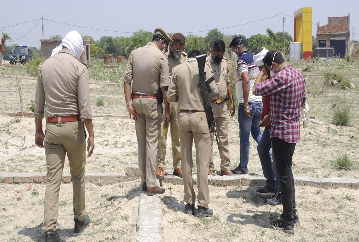 Pratapgarh: Two factions were gunned down in a dispute over plotting of land, death of property dealer