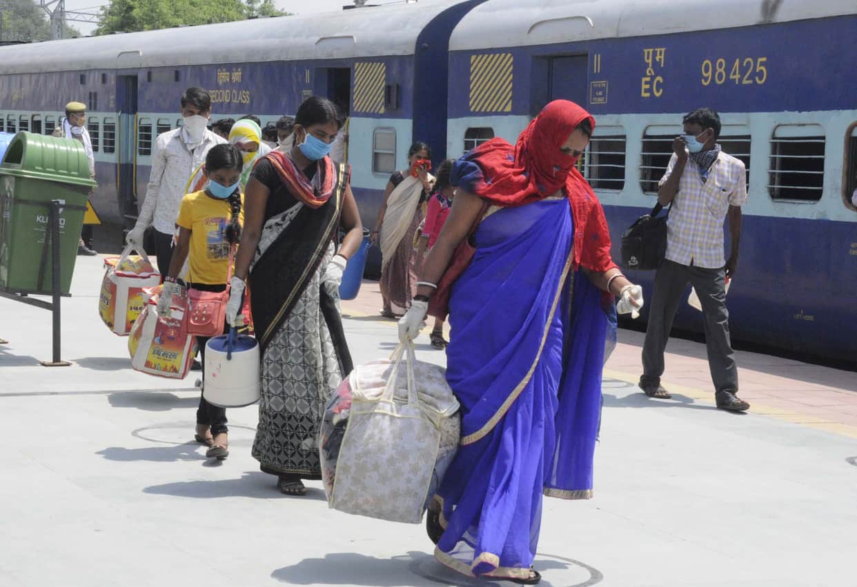 Pratapgarh: 3837 migrant laborers arrive in Belha by three trains