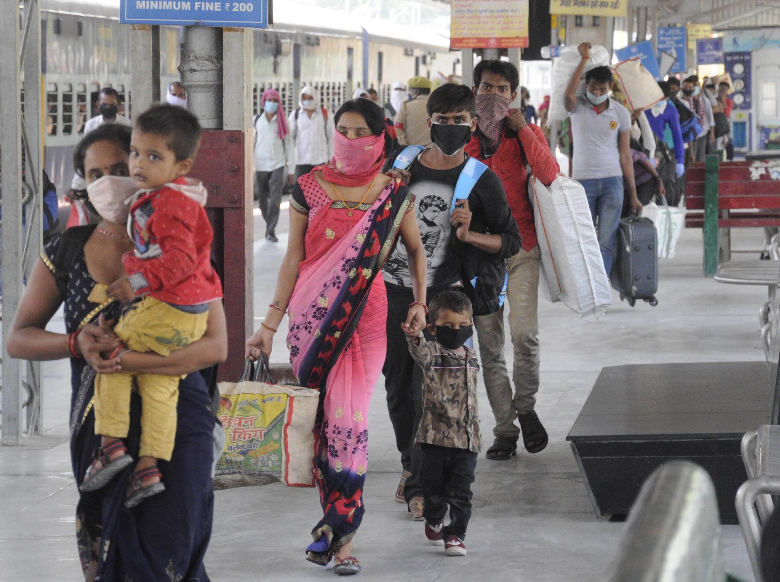 Pratapgarh: 3837 migrant laborers arrive in Belha by three trains