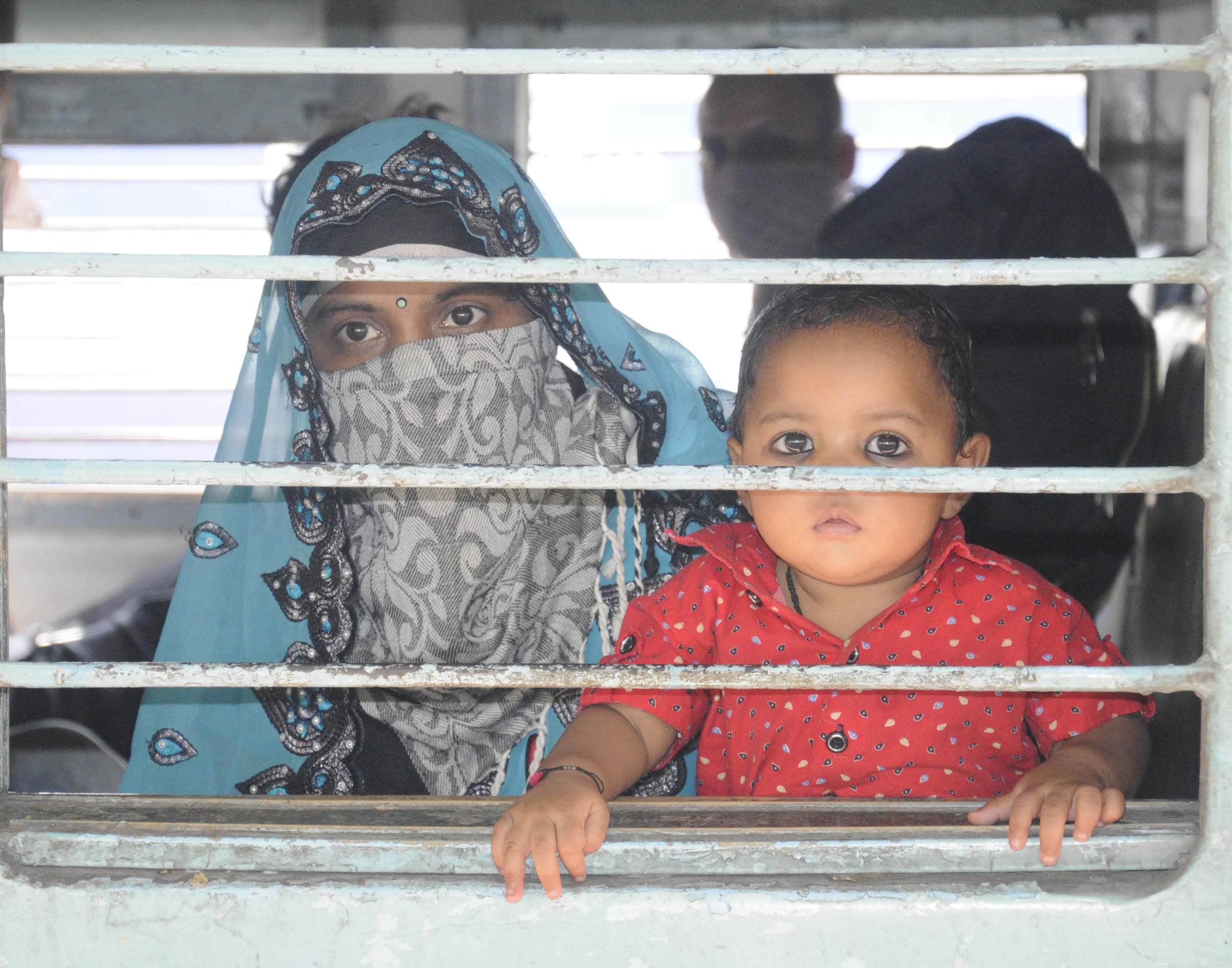 Pratapgarh: 3837 migrant laborers arrive in Belha by three trains