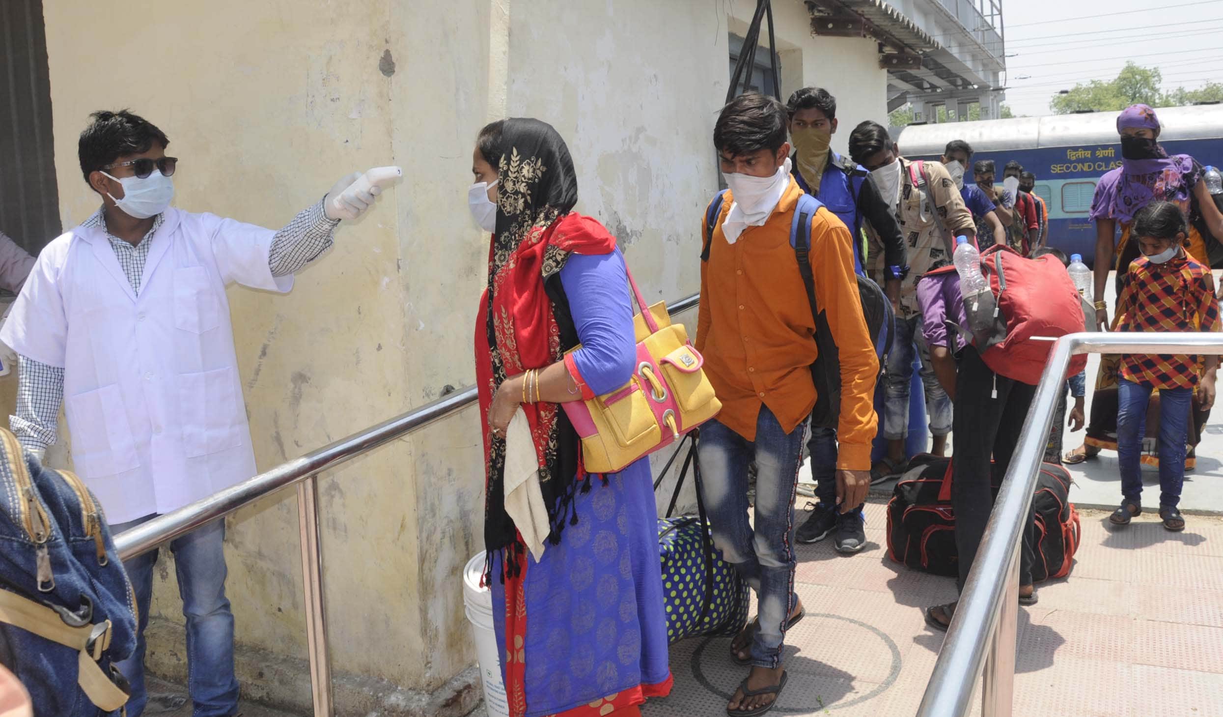 Pratapgarh: 3837 migrant laborers arrive in Belha by three trains