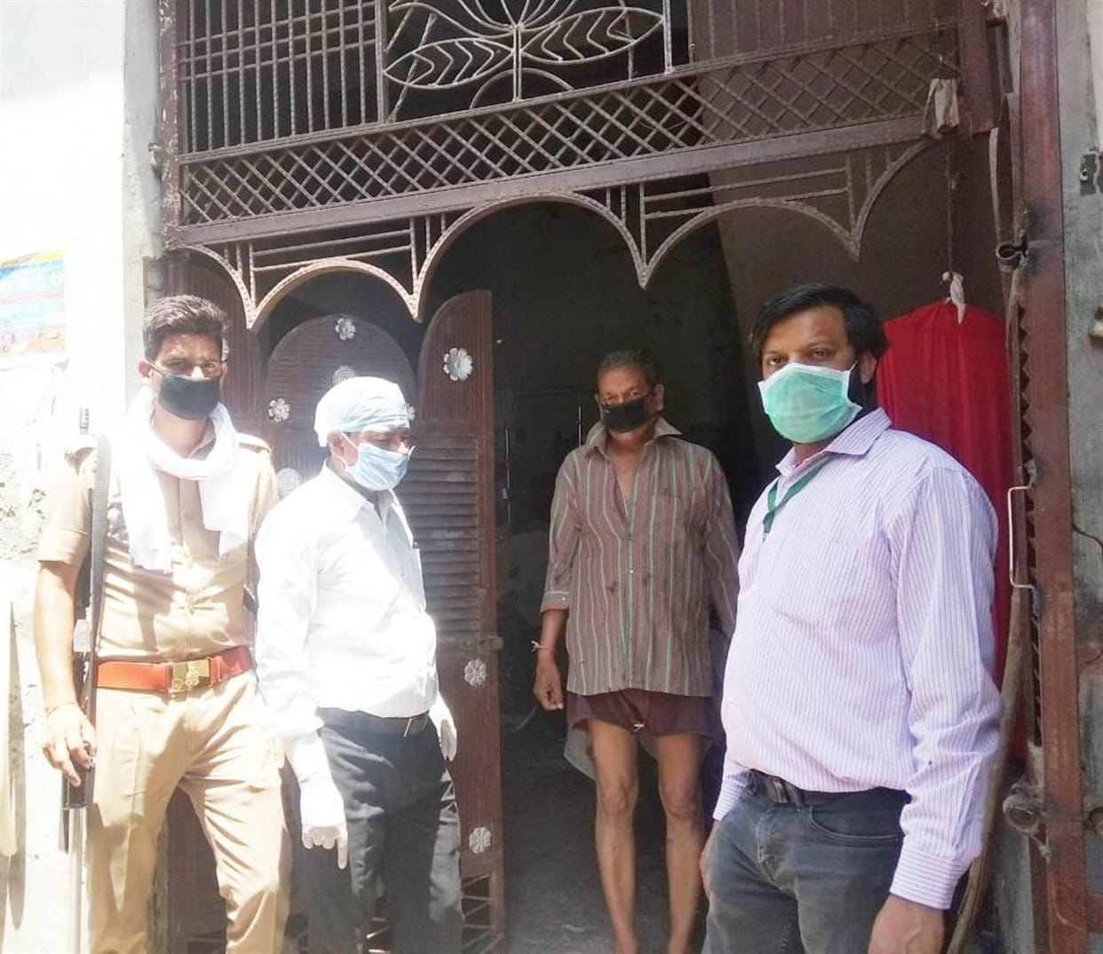 Hathras: instructions to quarantined families not to leave the house