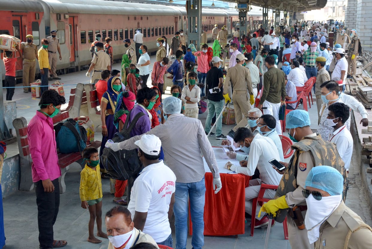 Workers returned from workers' special train blossomed