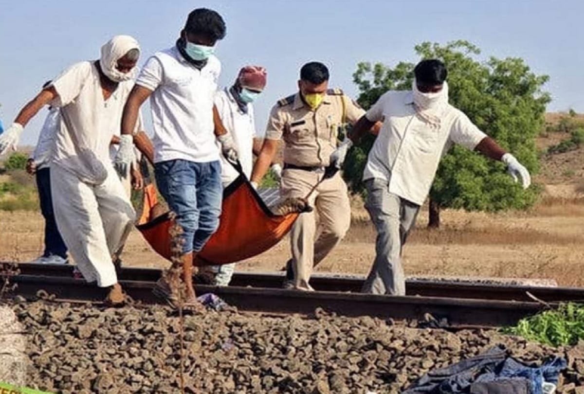 Father Who Lost Two Sons in Aurangabad Train Accident is broken with tears