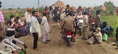 UP: अमरोहा में कारोबारी की गोली मारकर हत्या, हथियार लहराते हुए भागे आरोपी... दोस्त के सामने हुई वारदात UP: Businessman shot dead in Amroha, accused ran away waving weapons