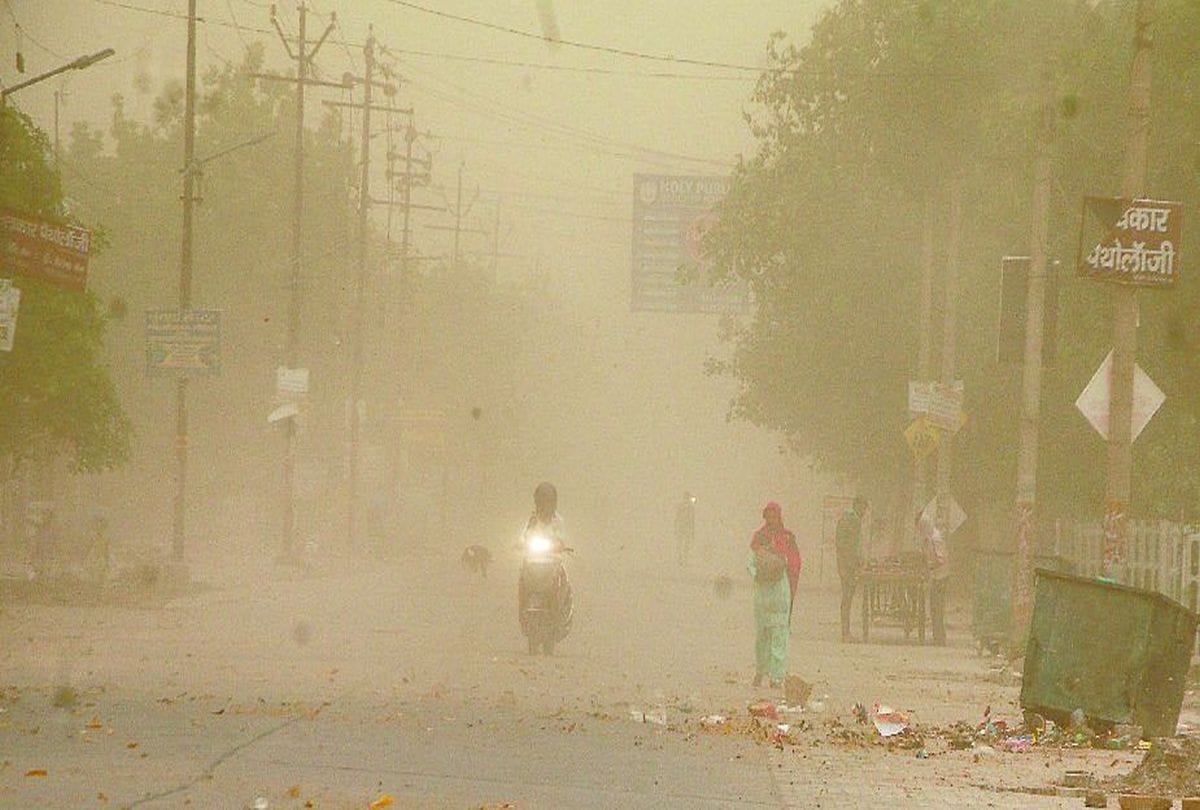 Agra Weather Dust Strom Power Cut For Seven Hours
