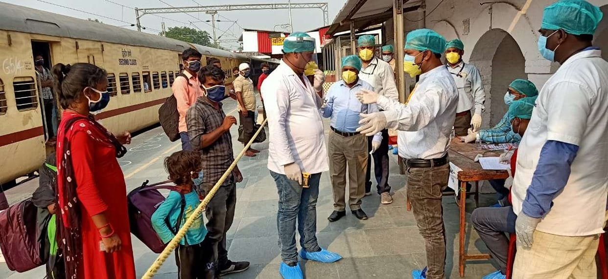 Total 2472 workers from Andhra Pradesh and Gujarat