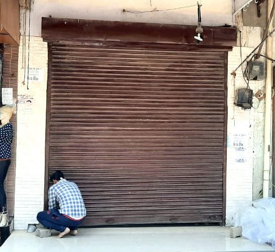 Municipal shops closed for violating social distancing