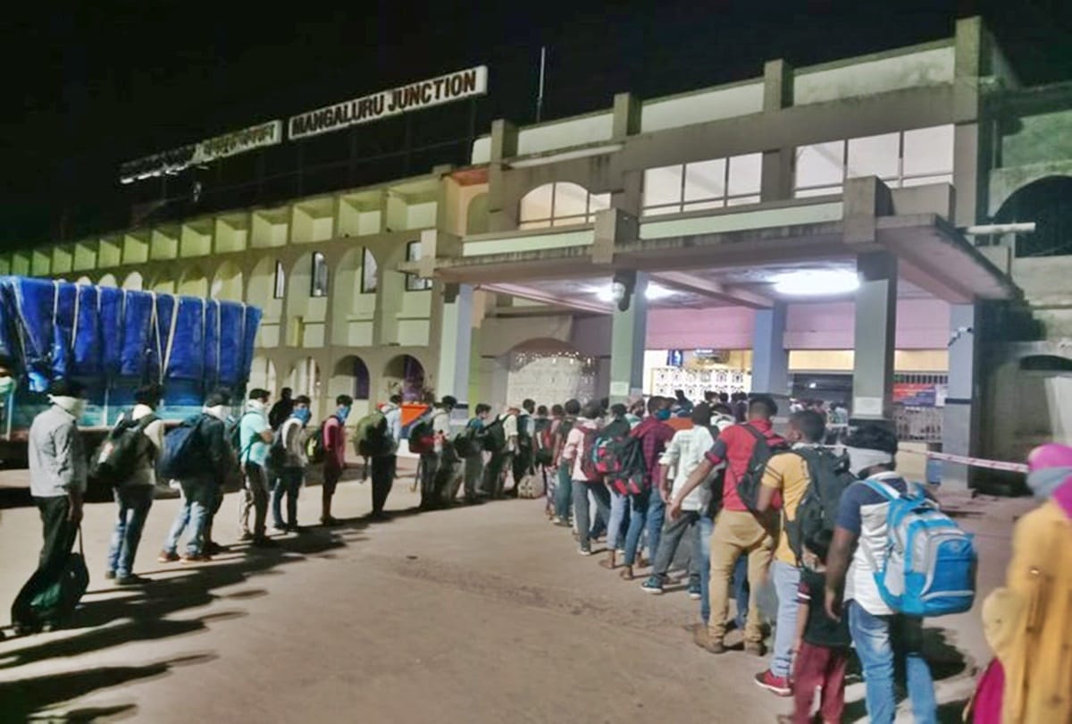 Corona Lockdown Shramik Special train left for Jharkhand with 1140 migrants Workers from Karnataka