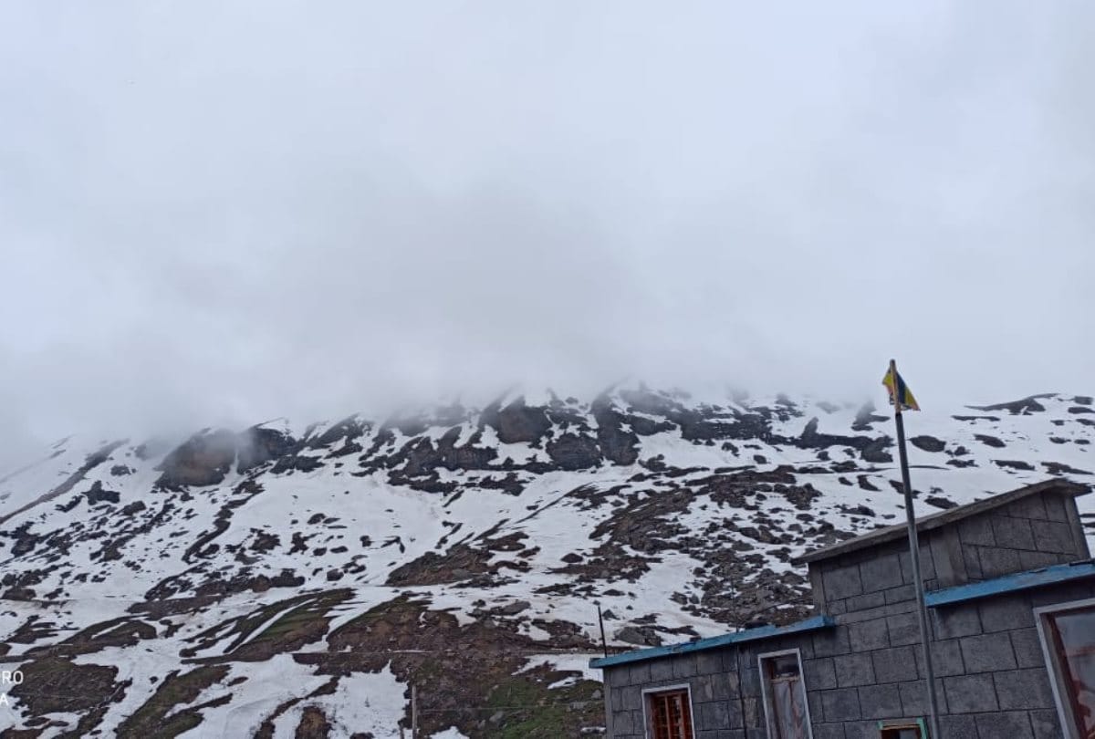 fresh snowfall in rohtang heavy rain hailstorm damages crops in himachal pradesh