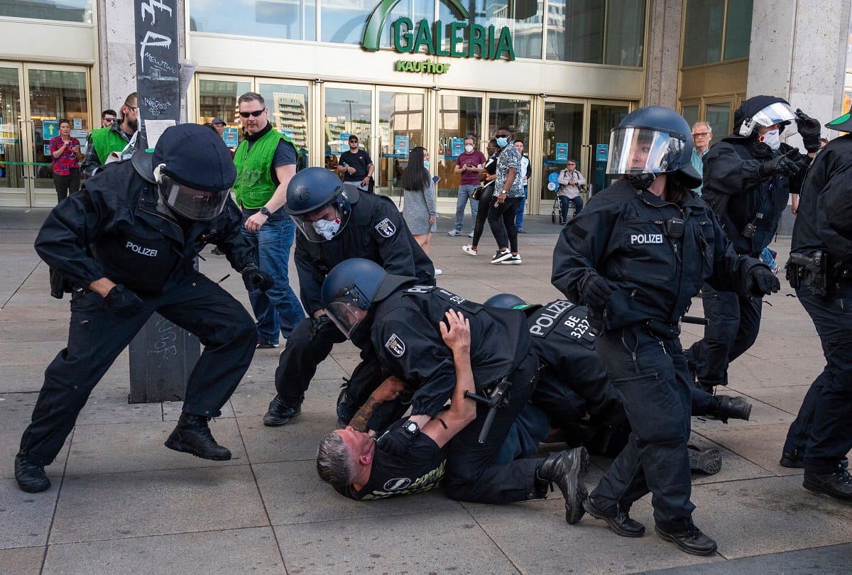Germany Riot police clash with hundreds of protesters in Berlin chanting against coronavirus restrictions
