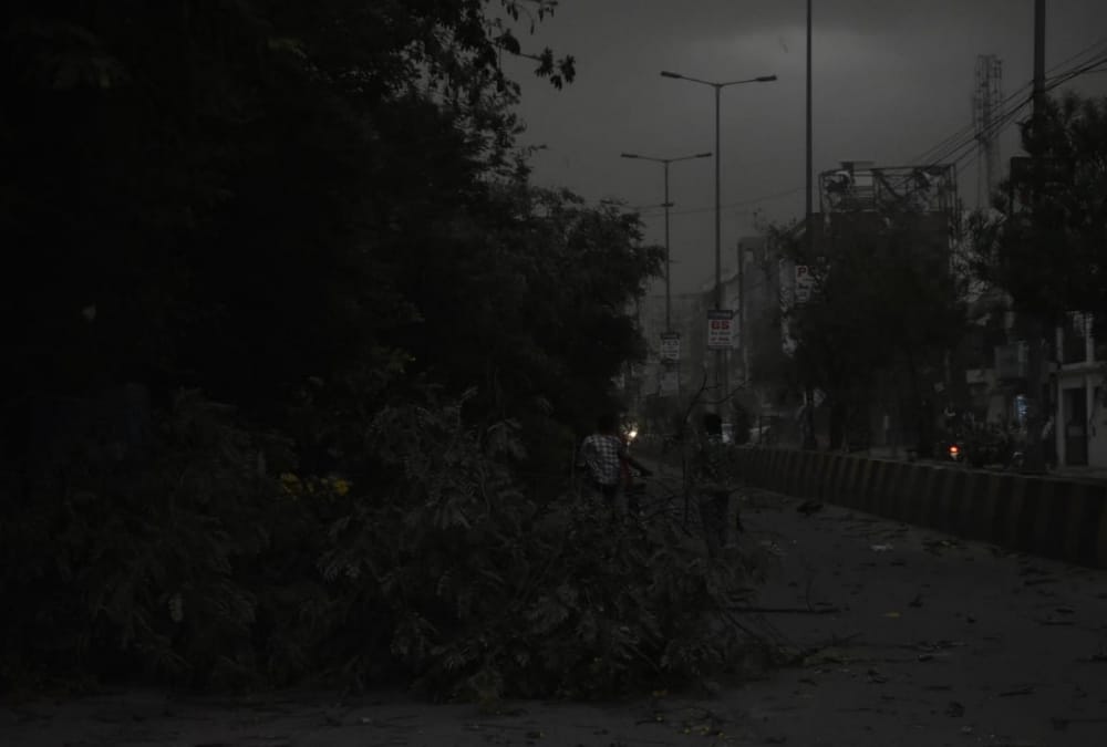 Storm and rain in many districts in Uttar Pradesh.