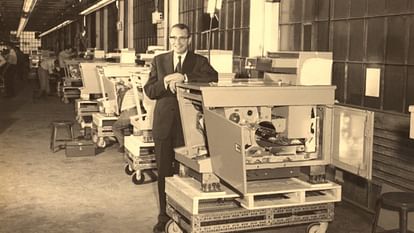 Xerox 914: Why did the company provide a fire extinguisher with the world's first photocopy machine