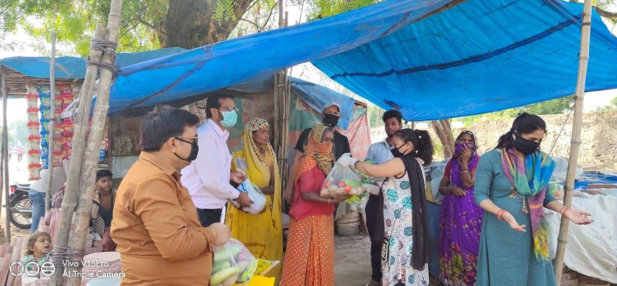 Distribute rations and masks to 62 needy