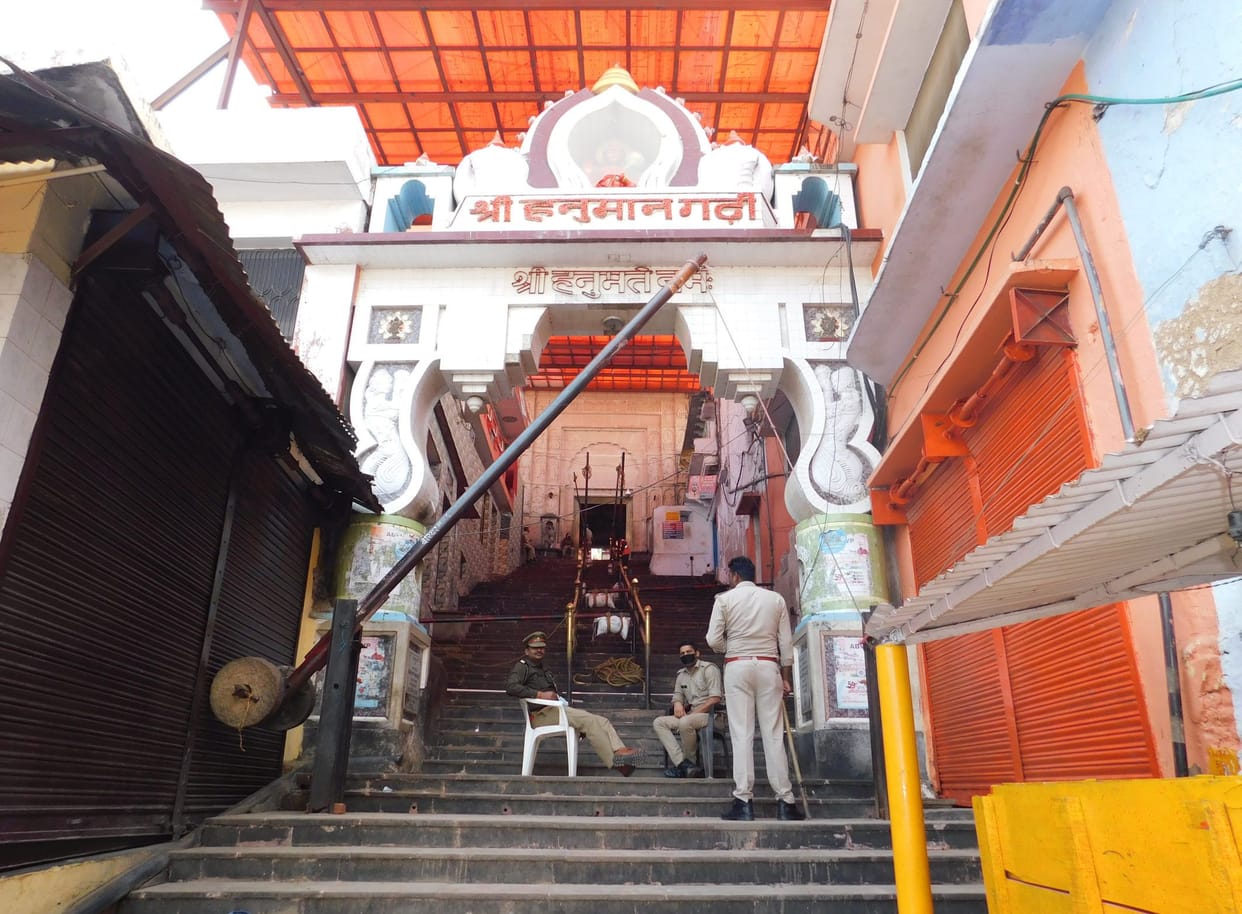 Ayodhya: Arrangement of Prasad changed in Hanumangarhi, from Basant Panchami only Prasad of pure desi ghee lad
