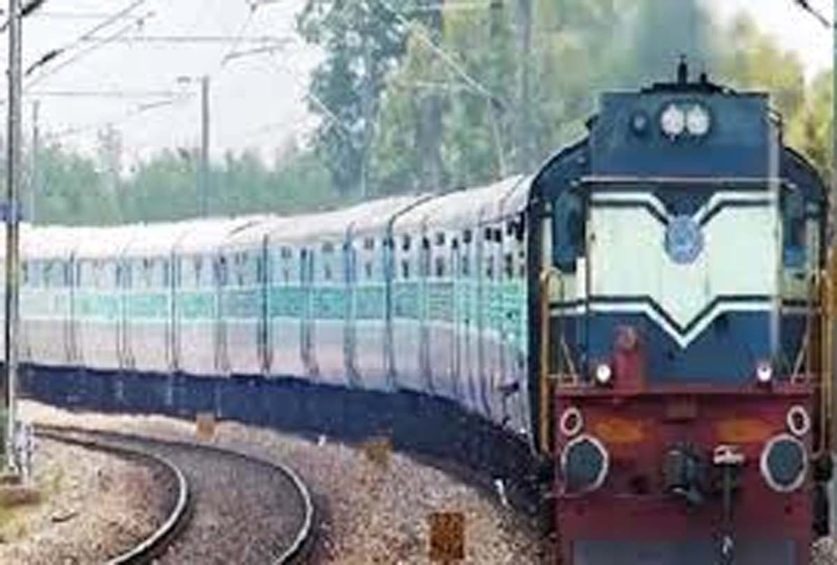 irctc ticket booking time starts today on 4pm, book ticket online from mobile app and website