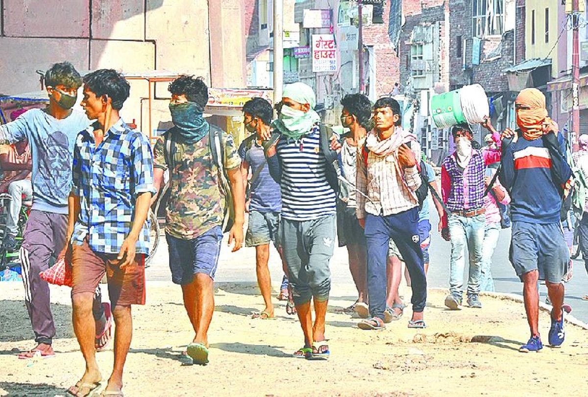 coronavirus latest update in agra: migrant workers walking back to home in lockdown