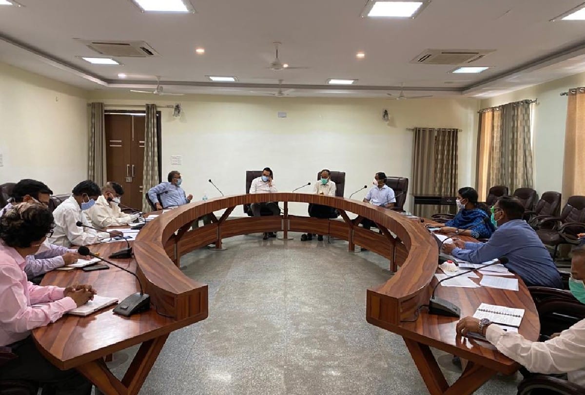 Coronavirus Latest Update top officers review arrangements to fight corona in Agra