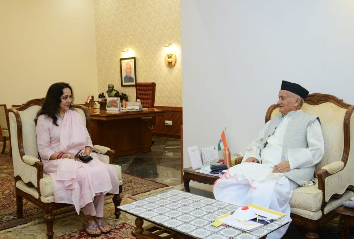 Mathura MP Hema Malini meet Maharashtra Governor Bhagat Singh Koshyari at Residence