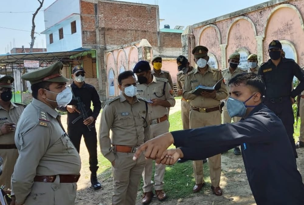 loot in gasaiganj in Ayodhya.