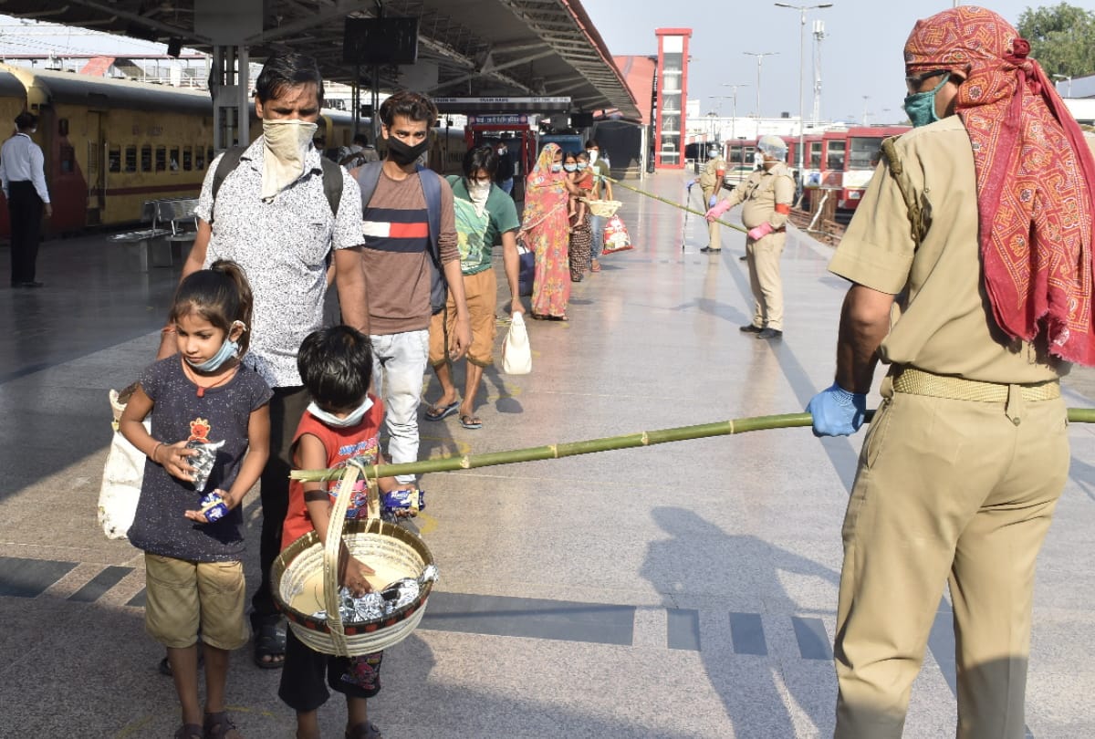 Six Shramik special train arrived with 7620 labour in gorakhpur