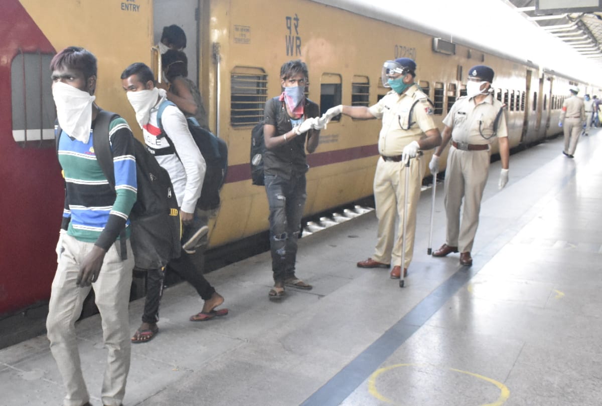 Six Shramik special train arrived with 7620 labour in gorakhpur
